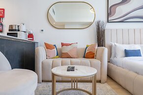 Stunning Studio in Regina Tower With Five Hotel View