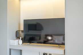 Modern and Stunning Studio in MAG 910 MBR City