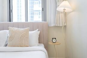 Lovely and Spacious 1BR in DEC Tower Near Marina Walk