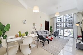 Lovely and Spacious 1BR in DEC Tower Near Marina Walk