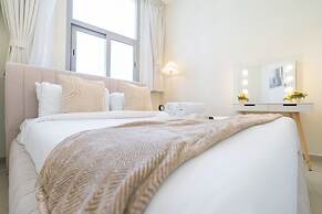 Lovely and Spacious 1BR in DEC Tower Near Marina Walk