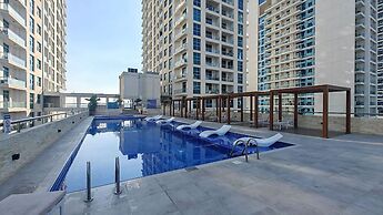 Lovely and Spacious 1BR in DEC Tower Near Marina Walk