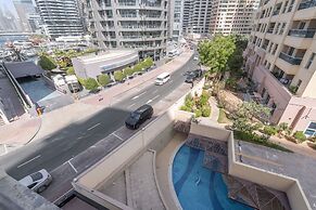 Lovely and Spacious 1BR in DEC Tower Near Marina Walk