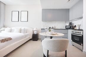 An Eye-captivating Studio in Living Garden 2