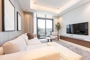 1 Bedroom in Nobles Tower With Burj Khalifa Views