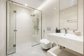 1 Bedroom in Nobles Tower With Burj Khalifa Views
