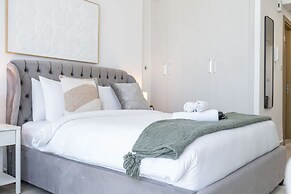 Majestic Studio in Bloom Tower C Perfect for 2