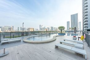 Majestic Studio in Bloom Tower C Perfect for 2