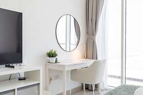 Majestic Studio in Bloom Tower C Perfect for 2