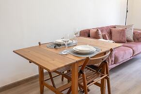 Magnificent 1 BR Apt Situated on a Prime Location