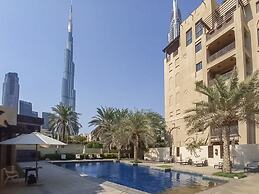 Magnificent 1 BR Apt Situated on a Prime Location