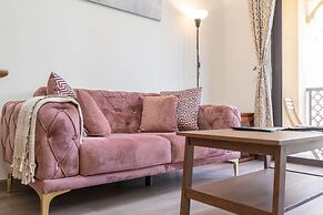 Magnificent 1 BR Apt Situated on a Prime Location