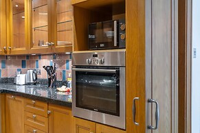 Magnificent 1 BR Apt Situated on a Prime Location