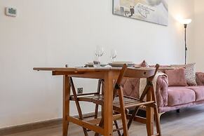 Magnificent 1 BR Apt Situated on a Prime Location