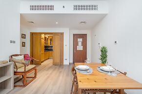 Magnificent 1 BR Apt Situated on a Prime Location