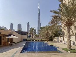 Magnificent 1 BR Apt Situated on a Prime Location