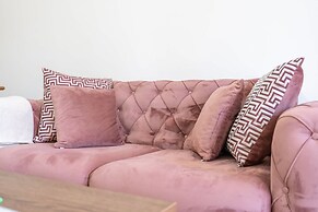 Magnificent 1 BR Apt Situated on a Prime Location