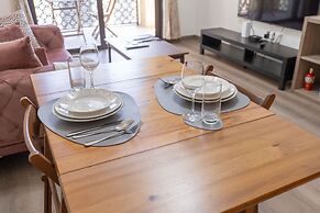 Magnificent 1 BR Apt Situated on a Prime Location