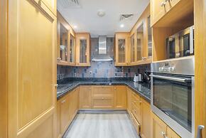 Magnificent 1 BR Apt Situated on a Prime Location