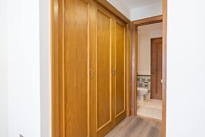 Magnificent 1 BR Apt Situated on a Prime Location