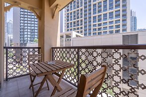 Magnificent 1 BR Apt Situated on a Prime Location