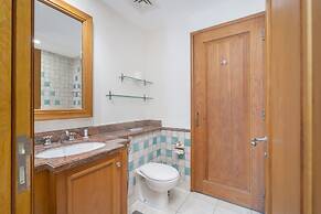 Magnificent 1 BR Apt Situated on a Prime Location