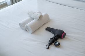 Sleek 1 Bedroom in Studio One With Great Amenities