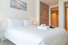 Sleek 1 Bedroom in Studio One With Great Amenities