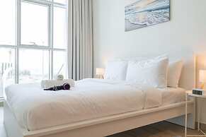 Sleek 1 Bedroom in Studio One With Great Amenities