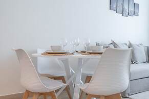 Sleek 1 Bedroom in Studio One With Great Amenities