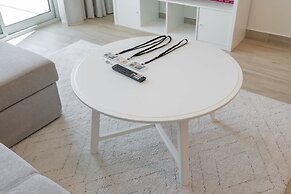 Sleek 1 Bedroom in Studio One With Great Amenities
