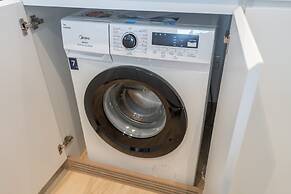 Sleek 1 Bedroom in Studio One With Great Amenities