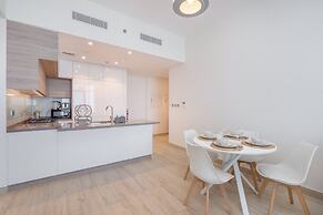 Sleek 1 Bedroom in Studio One With Great Amenities