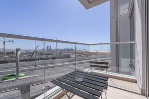 Sleek 1 Bedroom in Studio One With Great Amenities