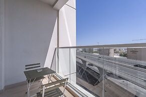Sleek 1 Bedroom in Studio One With Great Amenities