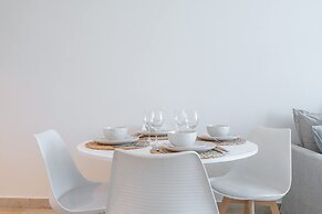 Sleek 1 Bedroom in Studio One With Great Amenities