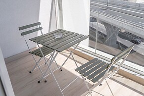 Sleek 1 Bedroom in Studio One With Great Amenities