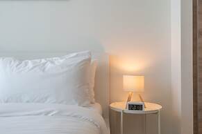 Sleek 1 Bedroom in Studio One With Great Amenities
