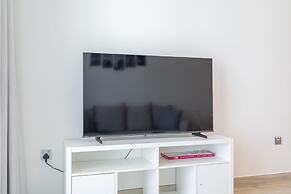 Sleek 1 Bedroom in Studio One With Great Amenities