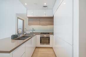 Sleek 1 Bedroom in Studio One With Great Amenities