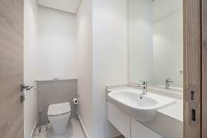 Sleek 1 Bedroom in Studio One With Great Amenities