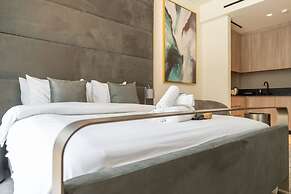 Spectacular Getaway in This Studio in The Autograph