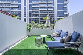 Elegant Studio With Garden in Meydan - Dubai