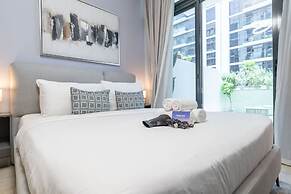 Elegant Studio With Garden in Meydan - Dubai