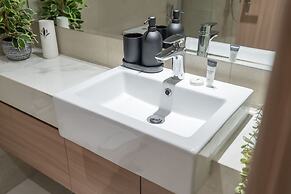 Elegant Studio With Garden in Meydan - Dubai