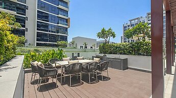 Elegant Studio With Garden in Meydan - Dubai