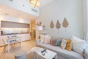 Modern 1-bed With Partial Sea Marina View