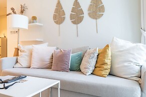 Modern 1-bed With Partial Sea Marina View