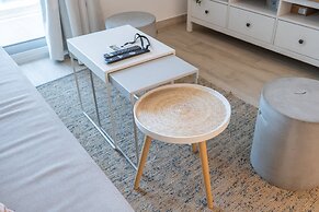 Modern 1-bed With Partial Sea Marina View