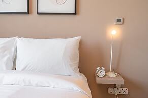 Modern 1-bed With Partial Sea Marina View